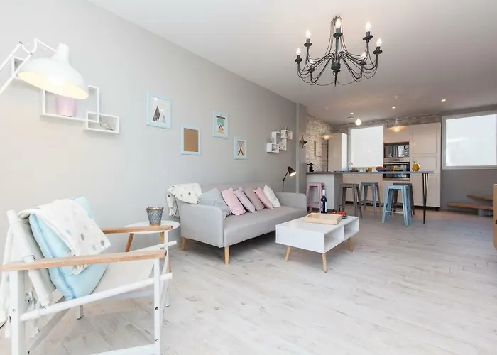 Cocooning 3 pièces duplex 3 étoiles calme centre ville à 5mn plages et Palais